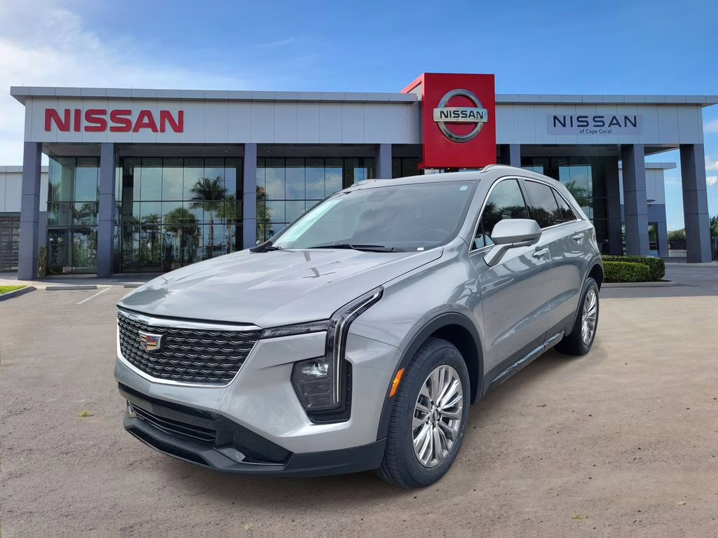 2025 Silver Metallic Cadillac XT4 Premium Luxury FWD SUV