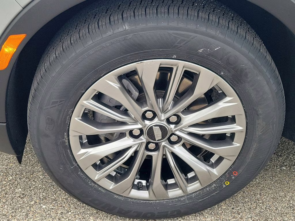 2025 Silver Metallic Cadillac XT4 Premium Luxury FWD SUV