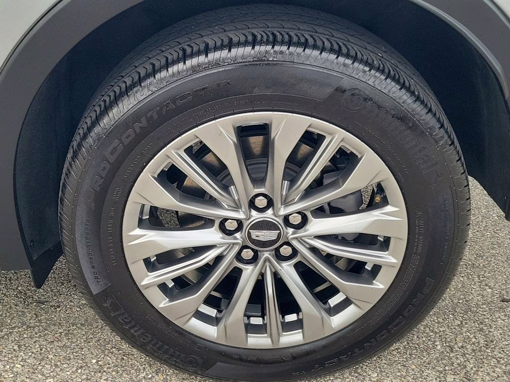 2025 Silver Metallic Cadillac XT4 Premium Luxury FWD SUV