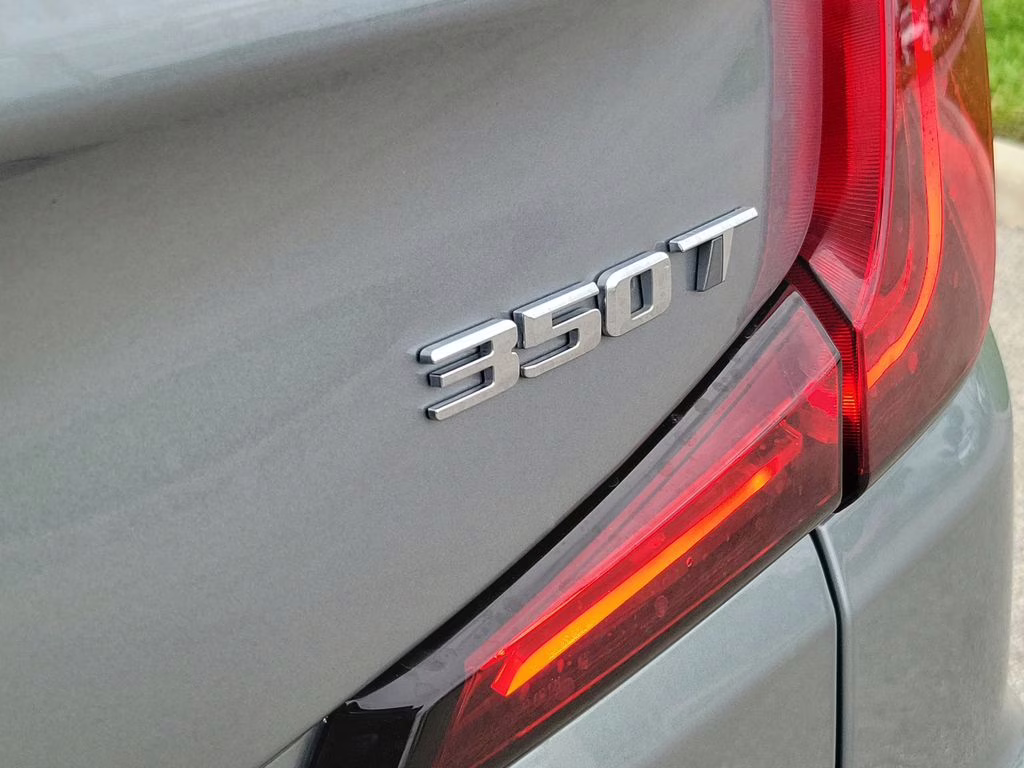 2025 Silver Metallic Cadillac XT4 Premium Luxury FWD SUV