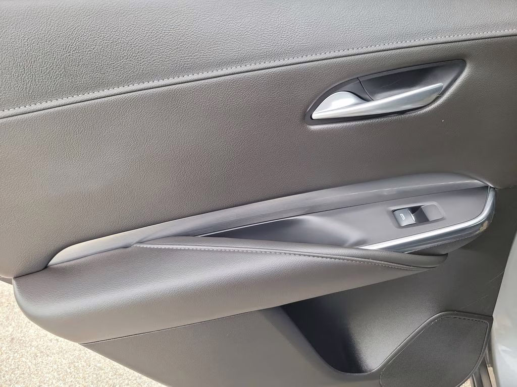 2025 Silver Metallic Cadillac XT4 Premium Luxury FWD SUV