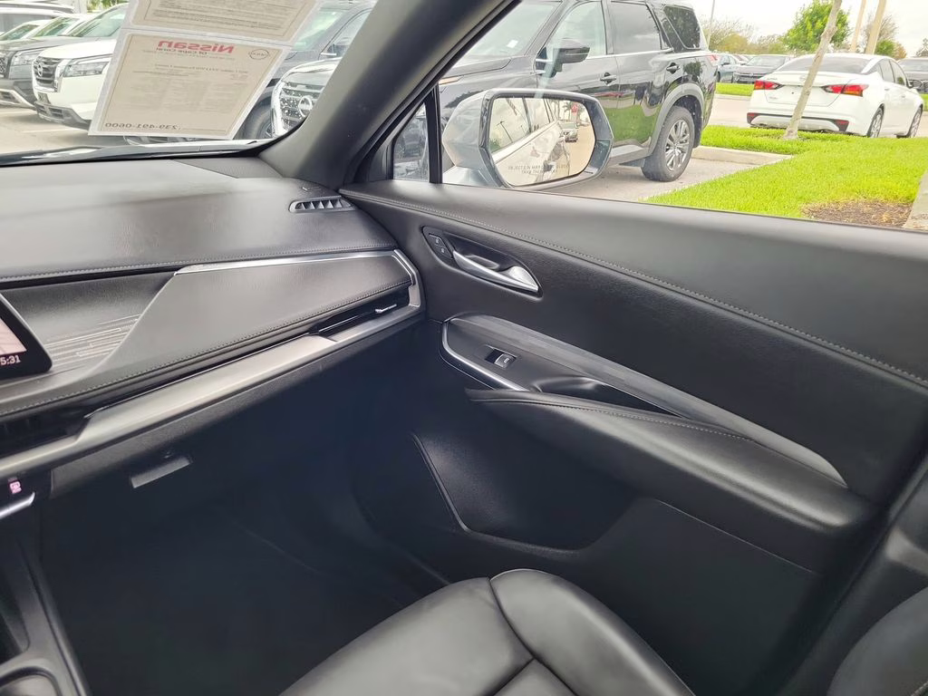 2025 Silver Metallic Cadillac XT4 Premium Luxury FWD SUV