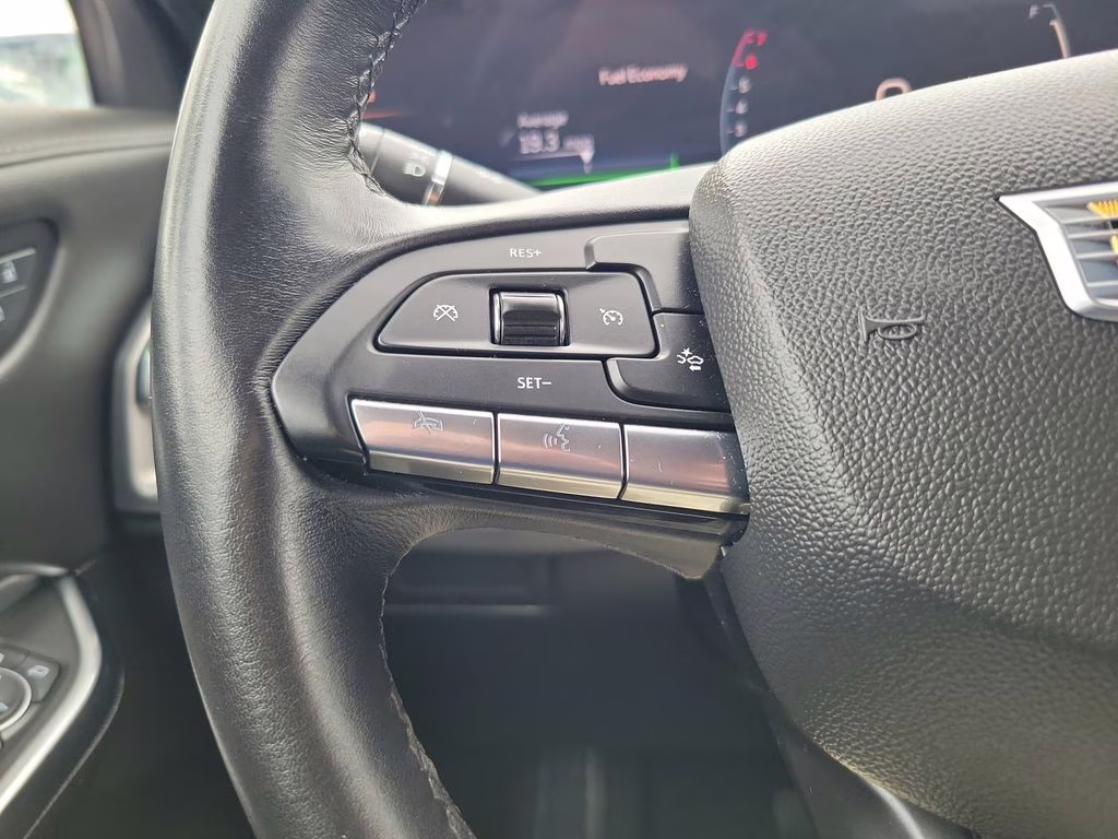 2025 Silver Metallic Cadillac XT4 Premium Luxury FWD SUV