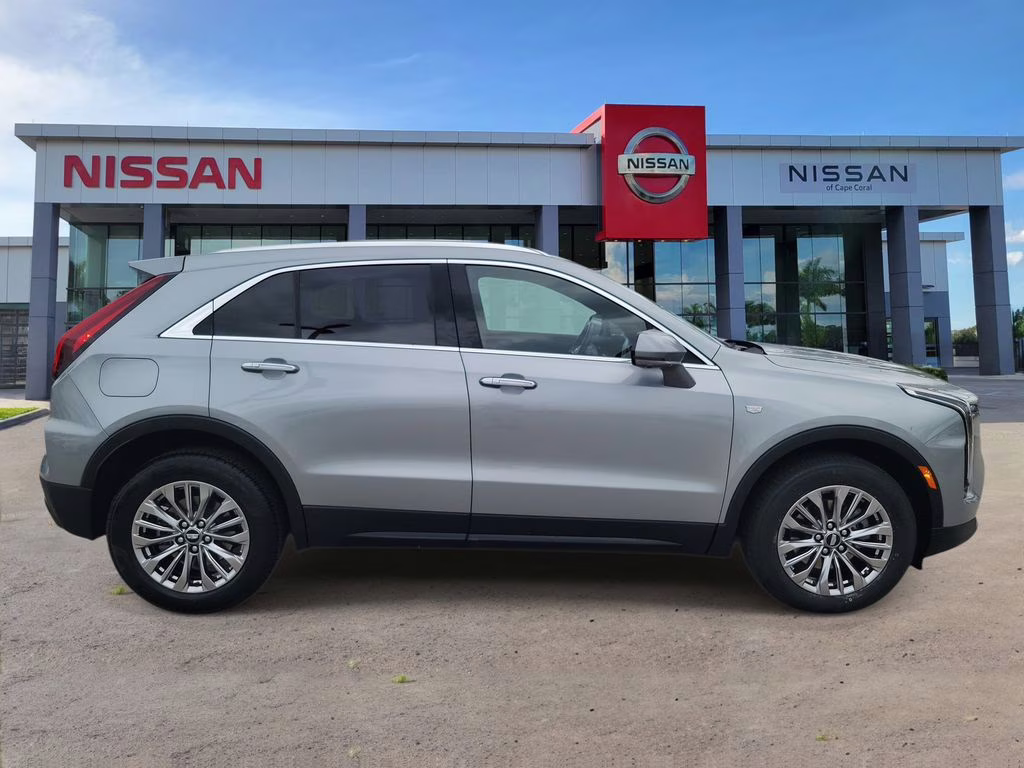 2025 Silver Metallic Cadillac XT4 Premium Luxury FWD SUV