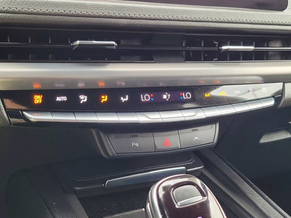 2025 Silver Metallic Cadillac XT4 Premium Luxury FWD SUV