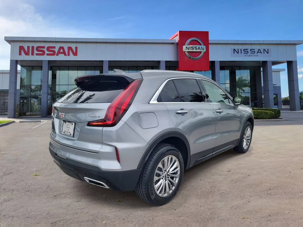 2025 Silver Metallic Cadillac XT4 Premium Luxury FWD SUV