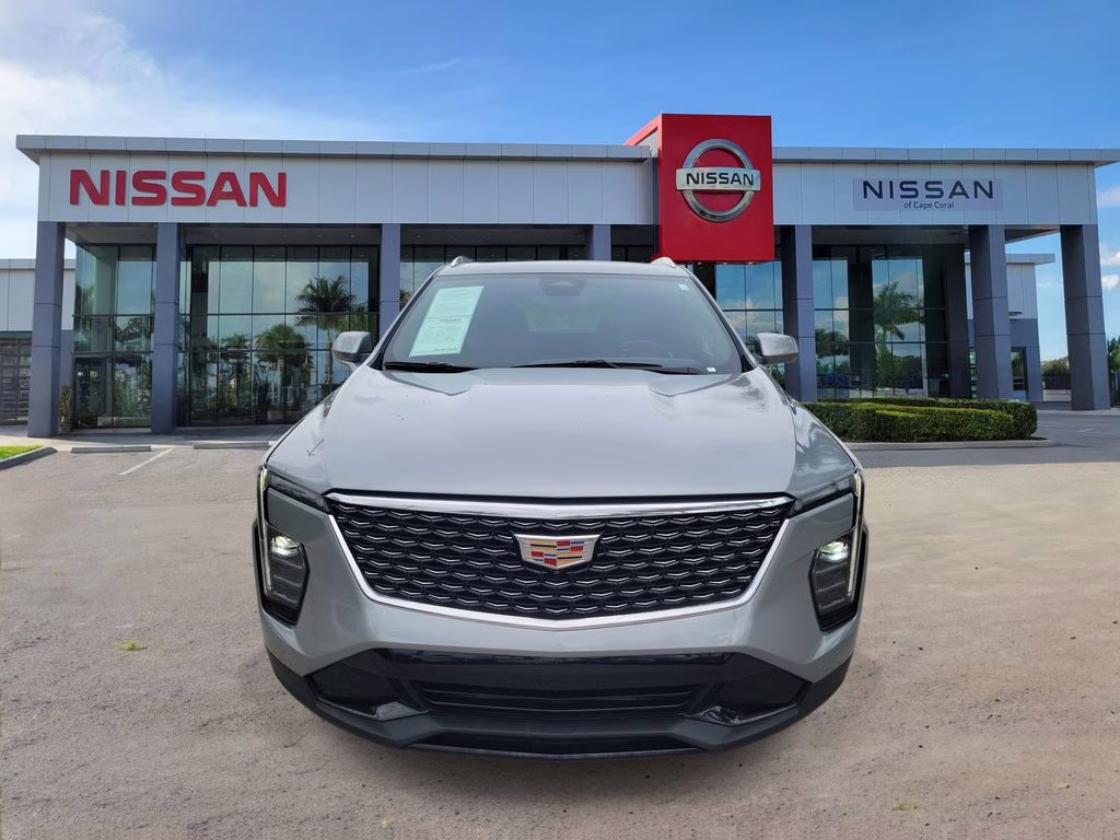 2025 Argent Silver Metallic Cadillac XT4 Premium Luxury FWD SUV