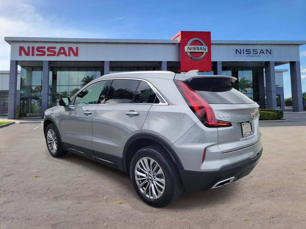 2025 Argent Silver Metallic Cadillac XT4 Premium Luxury FWD SUV