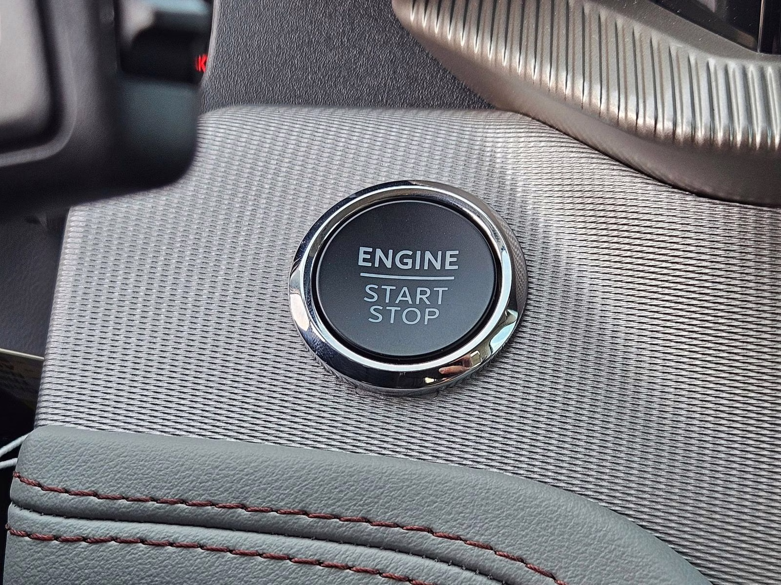 2026 White Metallic Ford Explorer Active 4X4 SUV