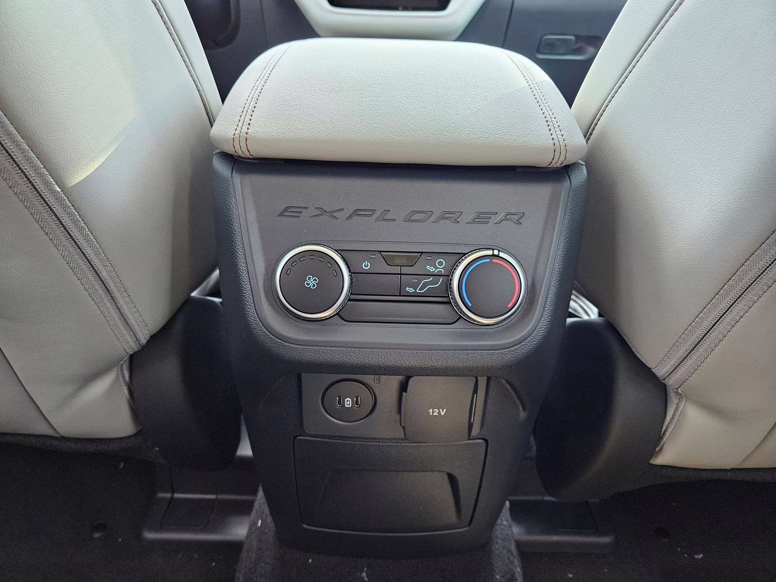 2026 White Metallic Ford Explorer Active 4X4 SUV