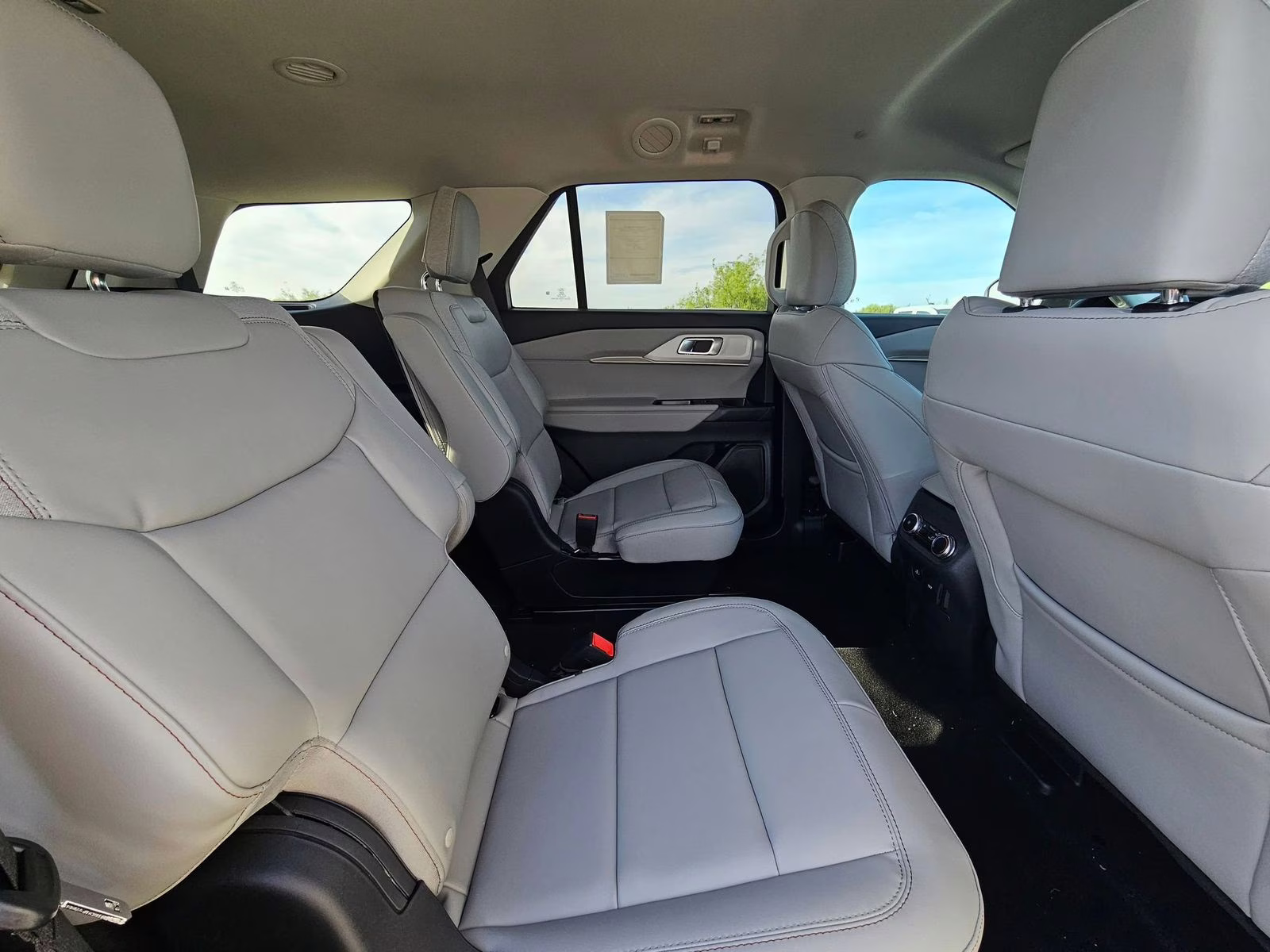 2026 White Metallic Ford Explorer Active 4X4 SUV