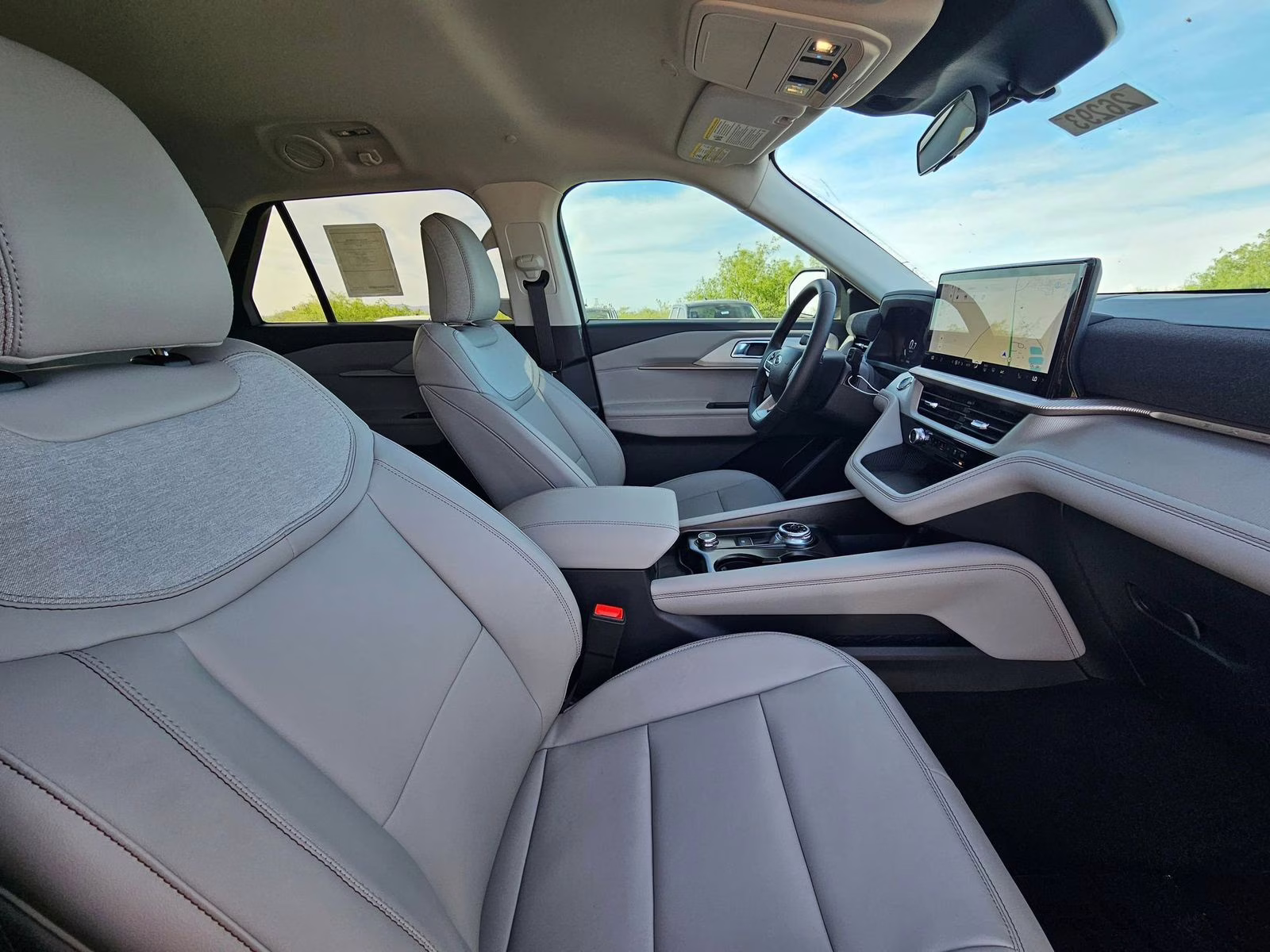 2026 White Metallic Ford Explorer Active 4X4 SUV