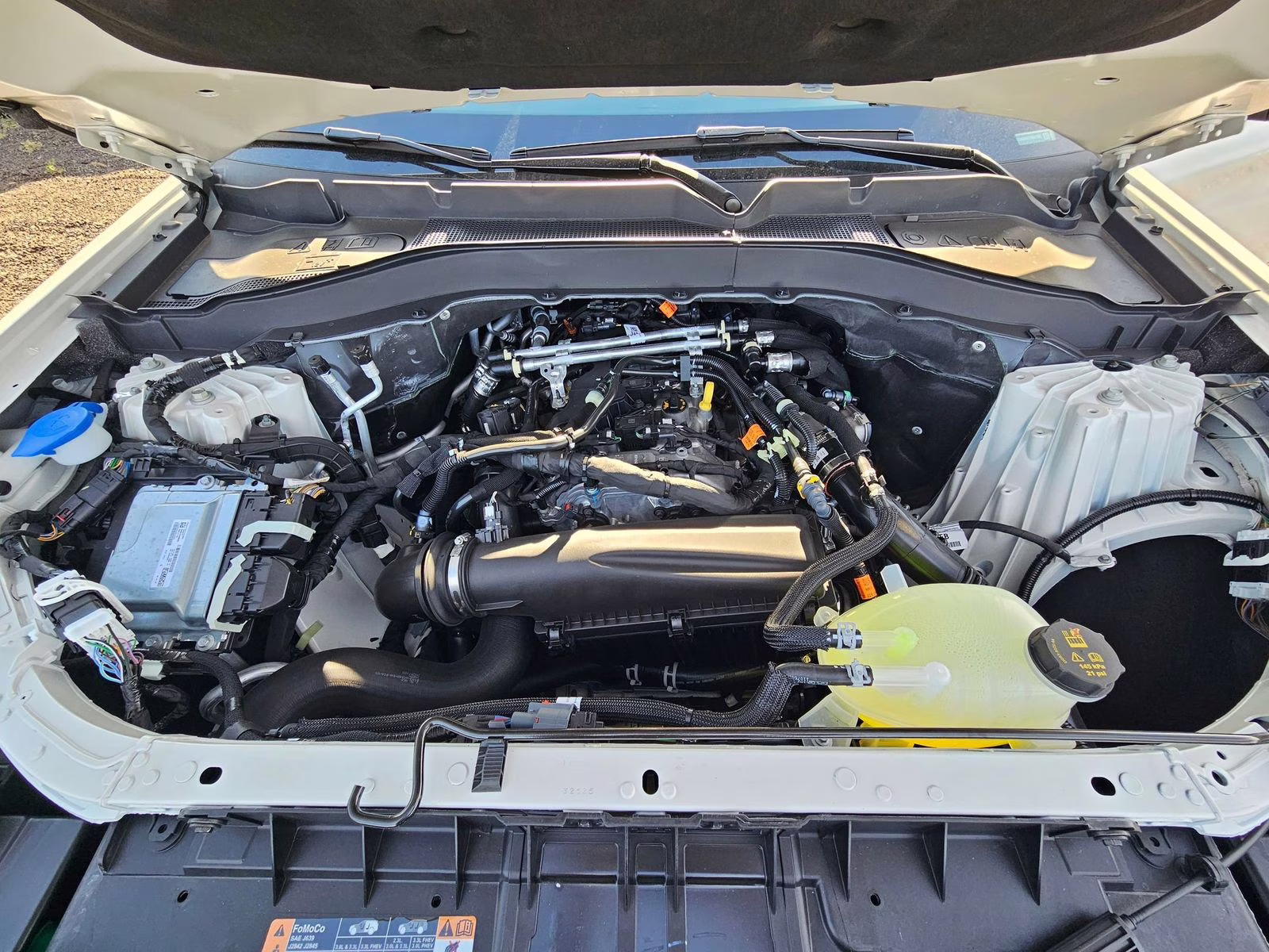 2026 White Metallic Ford Explorer Active 4X4 SUV