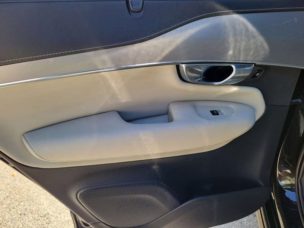 2021 Onyx Black Metallic Volvo XC90 R-Design AWD SUV