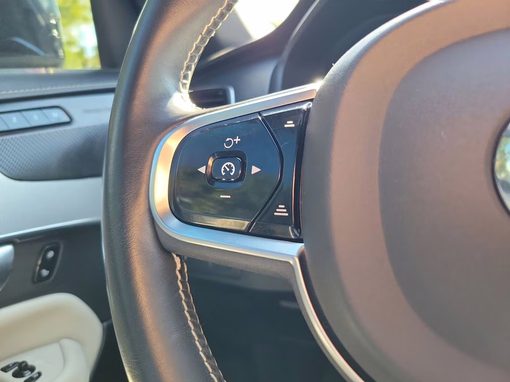 2021 Onyx Black Metallic Volvo XC90 R-Design AWD SUV