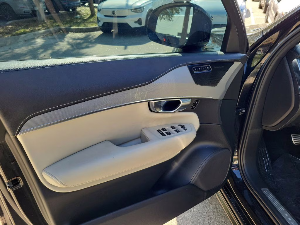 2021 Onyx Black Metallic Volvo XC90 R-Design AWD SUV