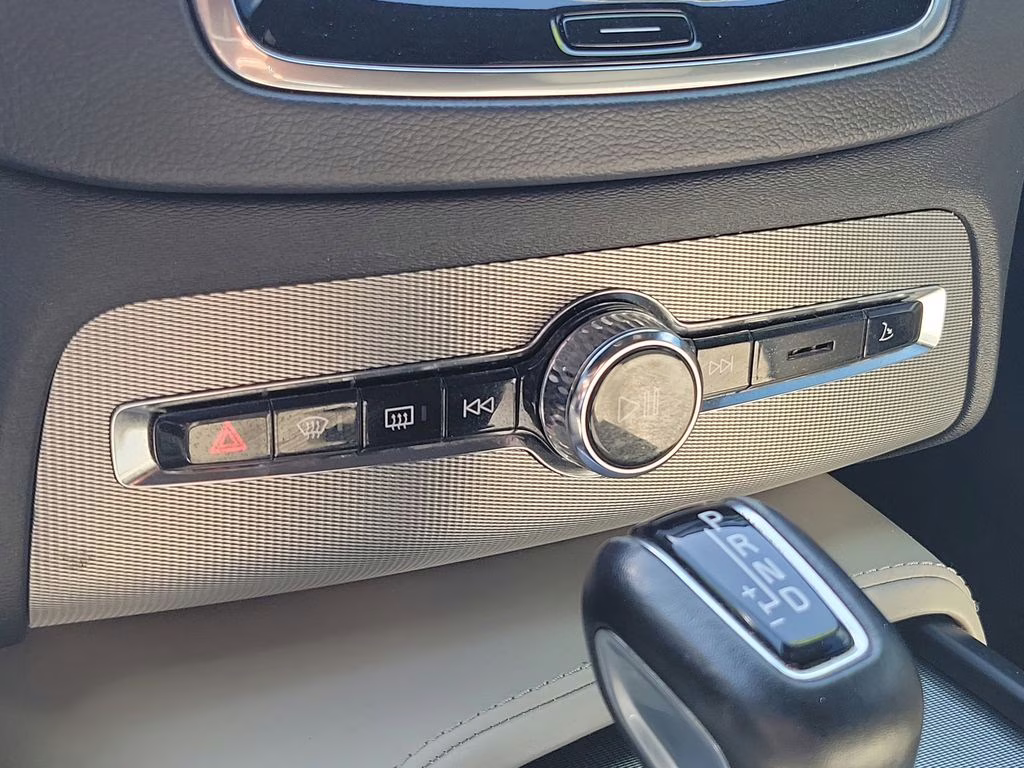 2021 Onyx Black Metallic Volvo XC90 R-Design AWD SUV