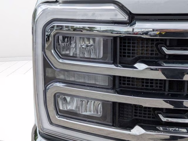 2024 Oxford White Ford Super Duty F-250 SRW Lariat 4X4 Truck