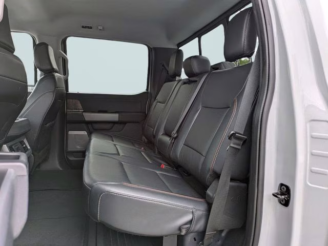 2024 Oxford White Ford Super Duty F-250 SRW Lariat 4X4 Truck