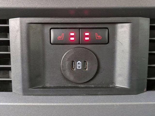 2024 Oxford White Ford Super Duty F-250 SRW Lariat 4X4 Truck