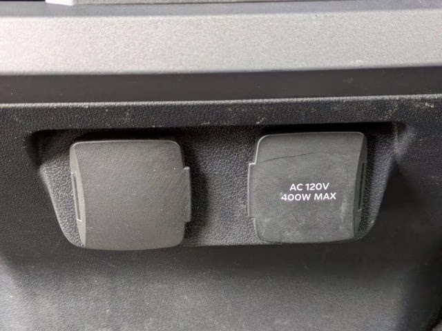 2024 Oxford White Ford Super Duty F-250 SRW Lariat 4X4 Truck