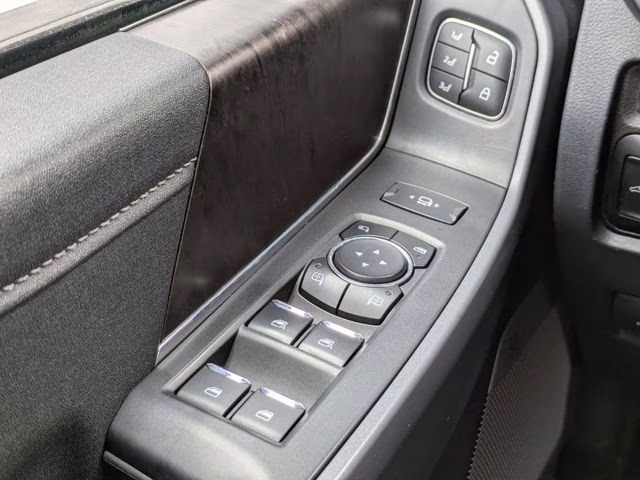 2024 Oxford White Ford Super Duty F-250 SRW Lariat 4X4 Truck