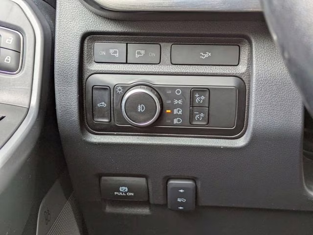 2024 Oxford White Ford Super Duty F-250 SRW Lariat 4X4 Truck