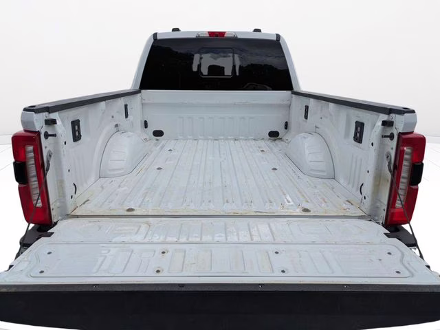 2024 Oxford White Ford Super Duty F-250 SRW Lariat 4X4 Truck