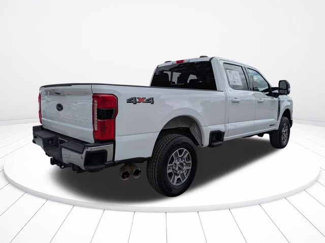 2024 Oxford White Ford Super Duty F-250 SRW Lariat 4X4 Truck
