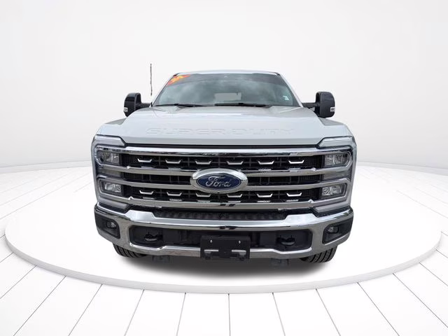 2024 Oxford White Ford Super Duty F-250 SRW Lariat 4X4 Truck