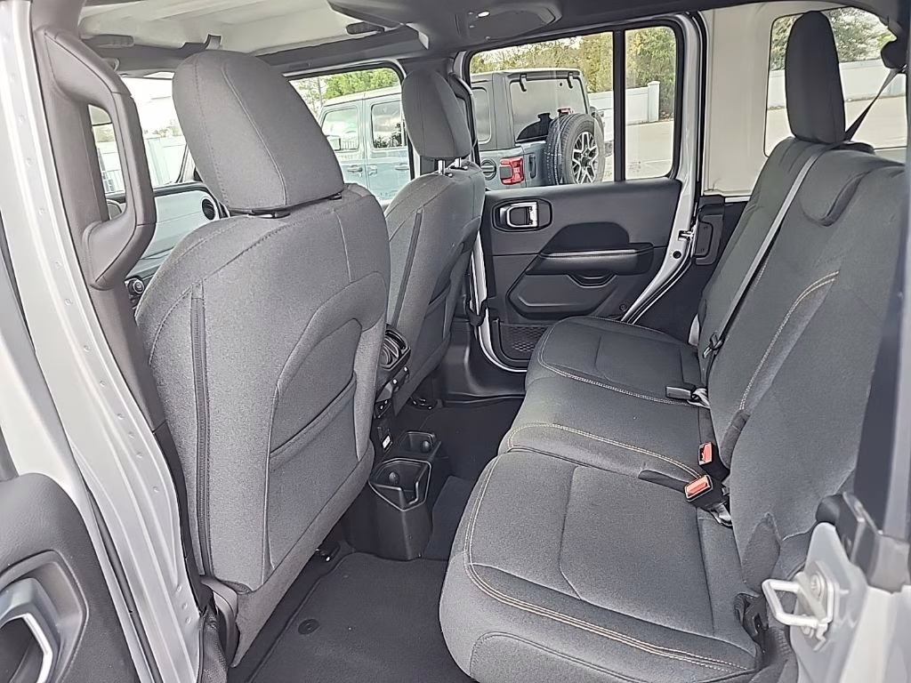2024 Silver Zynith Clearcoat Jeep Wrangler Sahara 4X4 SUV