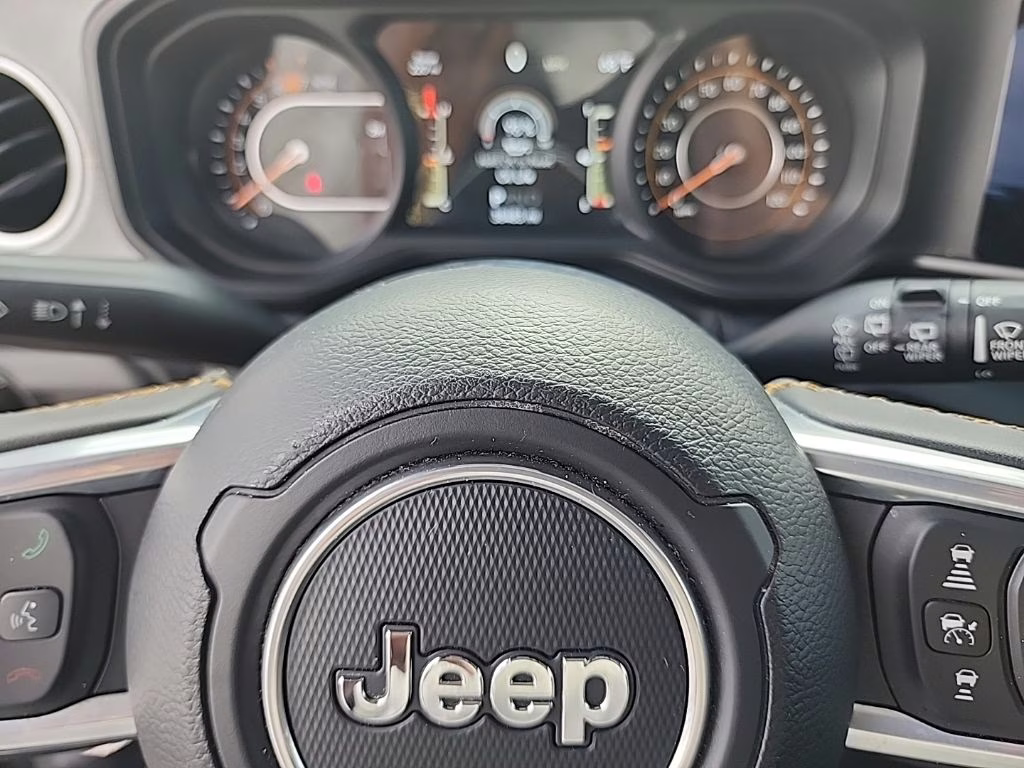 2024 Silver Zynith Clearcoat Jeep Wrangler Sahara 4X4 SUV
