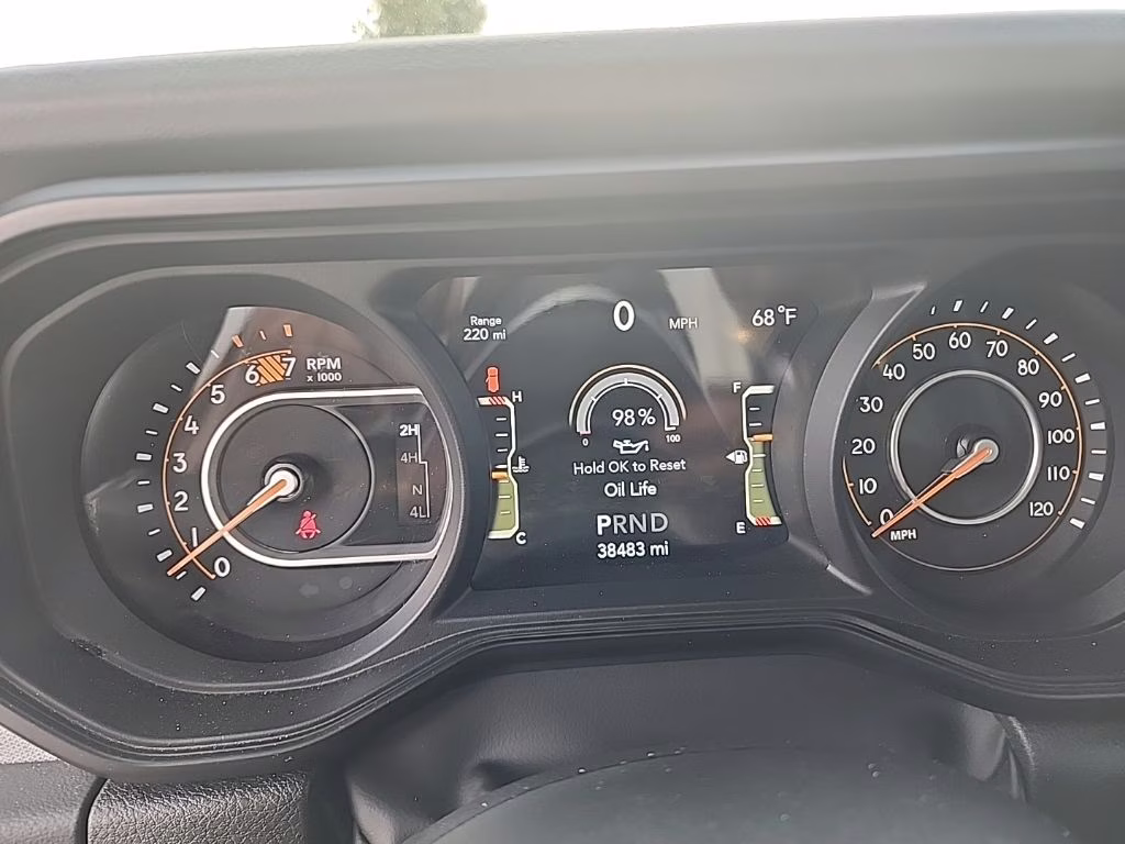 2024 Silver Zynith Clearcoat Jeep Wrangler Sahara 4X4 SUV