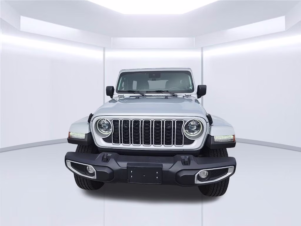 2024 Silver Zynith Clearcoat Jeep Wrangler Sahara 4X4 SUV