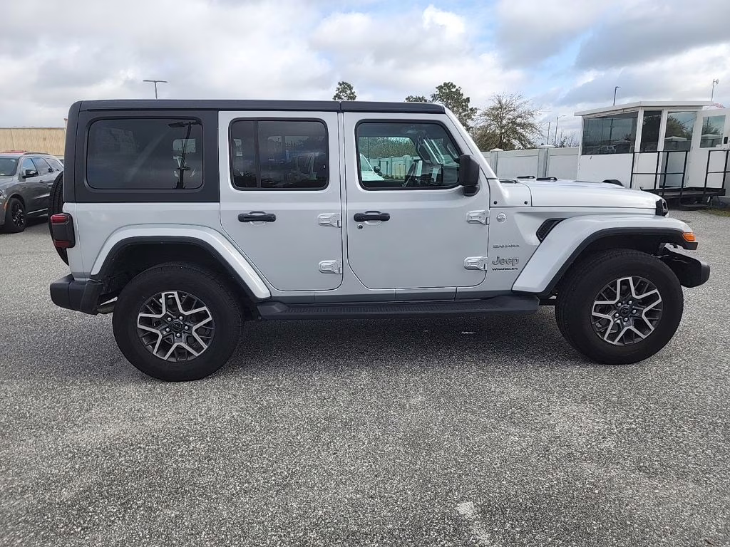 2024 Silver Zynith Clearcoat Jeep Wrangler Sahara 4X4 SUV