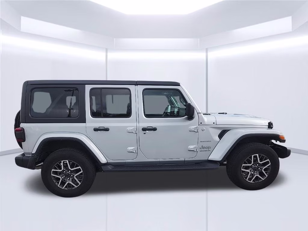 2024 Silver Zynith Clearcoat Jeep Wrangler Sahara 4X4 SUV