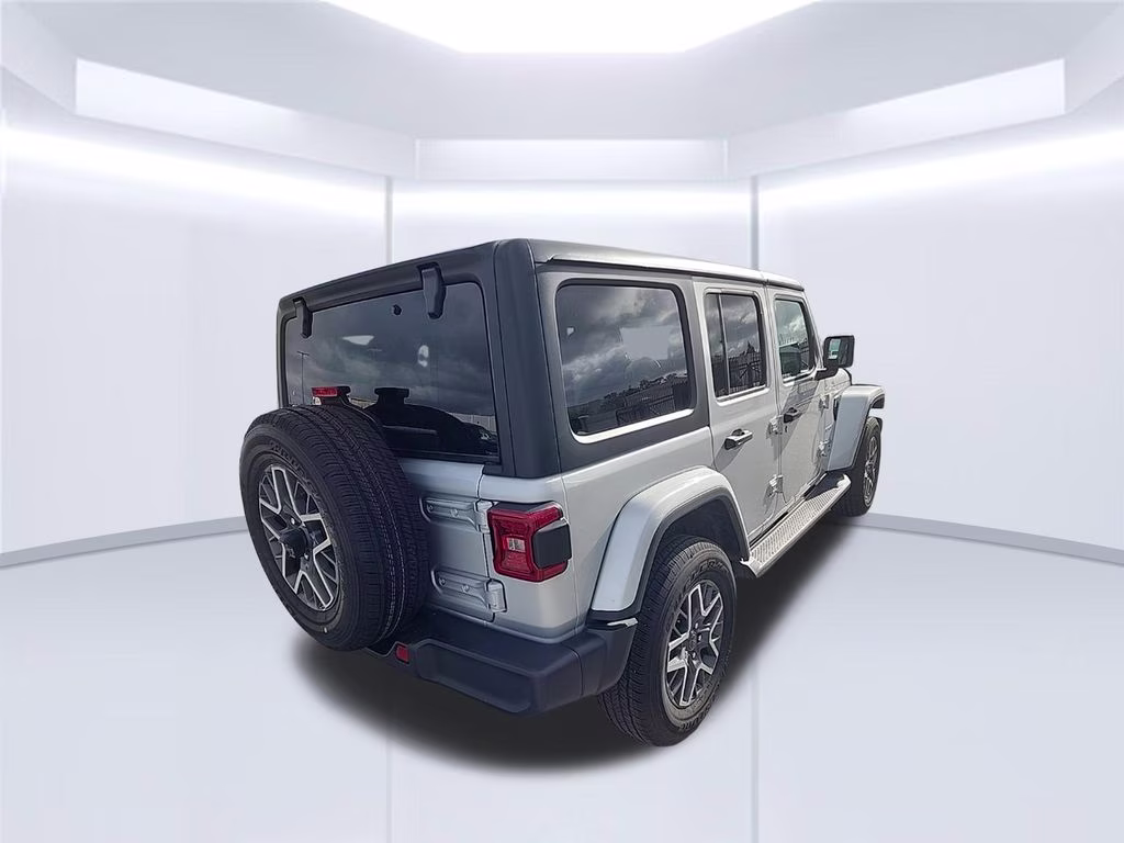 2024 Silver Zynith Clearcoat Jeep Wrangler Sahara 4X4 SUV