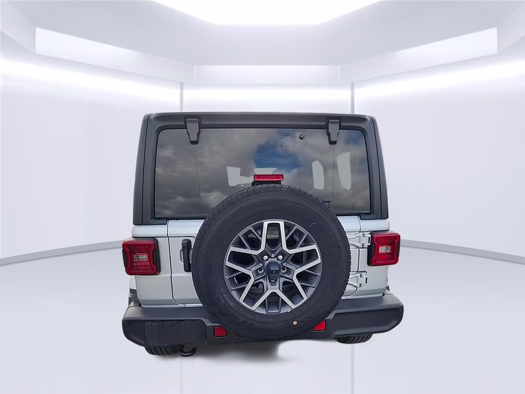 2024 Silver Zynith Clearcoat Jeep Wrangler Sahara 4X4 SUV