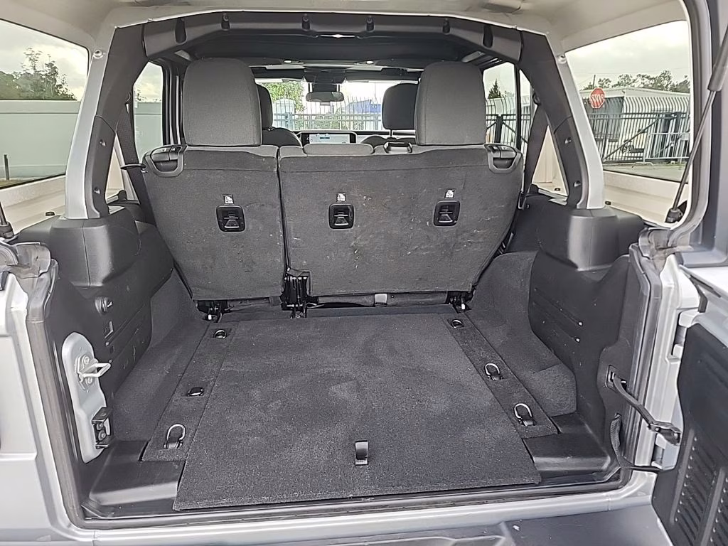 2024 Silver Zynith Clearcoat Jeep Wrangler Sahara 4X4 SUV