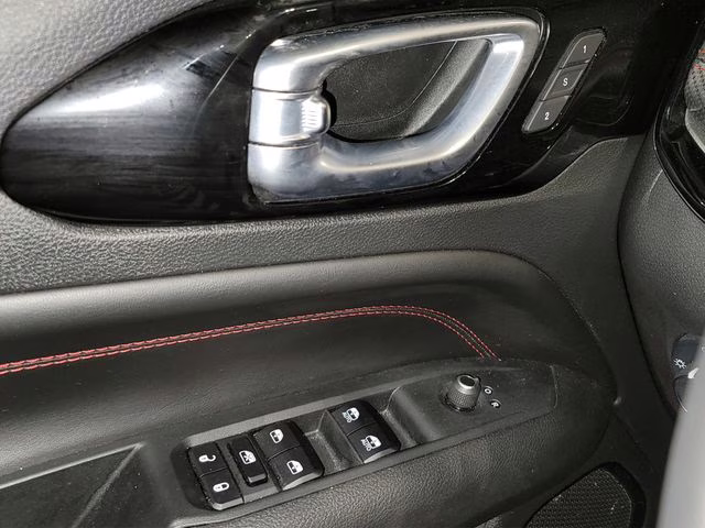 2023 Billet Silver Metallic Clearcoat Jeep Compass Trailhawk 4X4 SUV