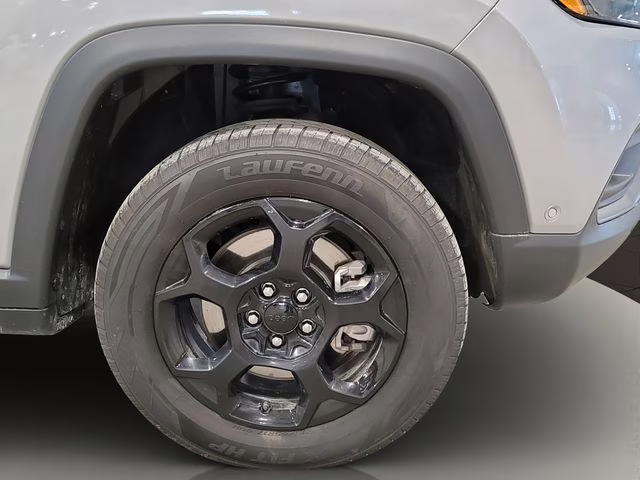 2023 Billet Silver Metallic Clearcoat Jeep Compass Trailhawk 4X4 SUV
