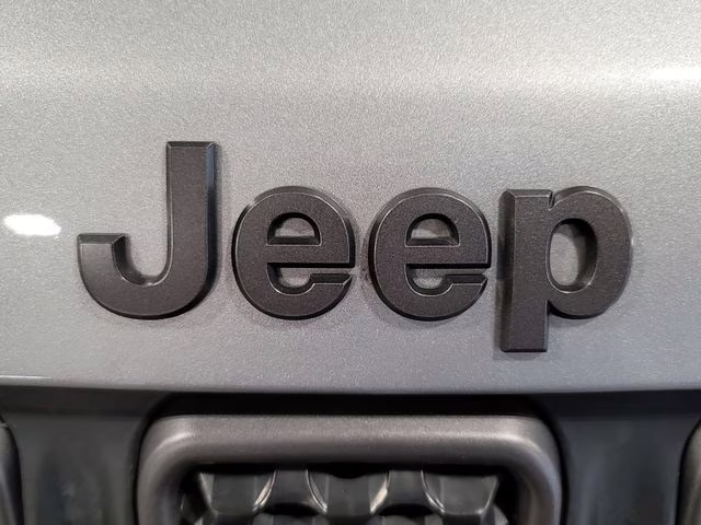 2023 Billet Silver Metallic Clearcoat Jeep Compass Trailhawk 4X4 SUV