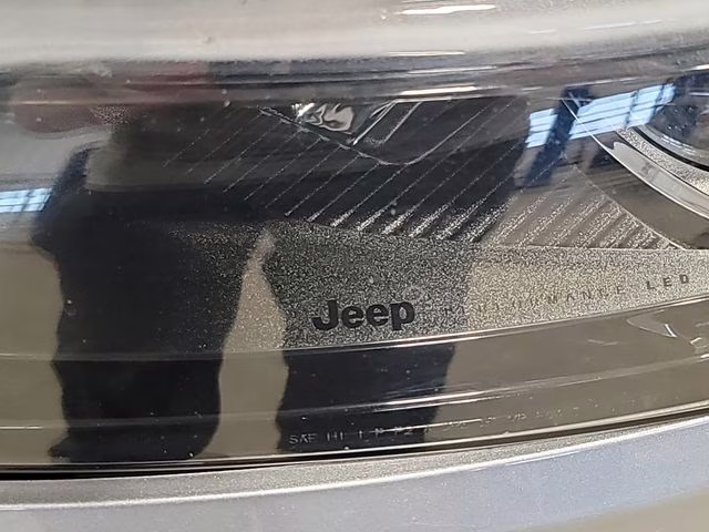 2023 Billet Silver Metallic Clearcoat Jeep Compass Trailhawk 4X4 SUV