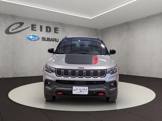 2023 Billet Silver Metallic Clearcoat Jeep Compass Trailhawk 4X4 SUV