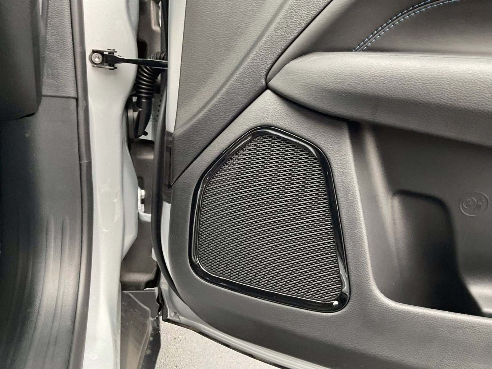 2026 Silver Zynith Metallic Clearcoat Jeep Compass Latitude 4X4 SUV