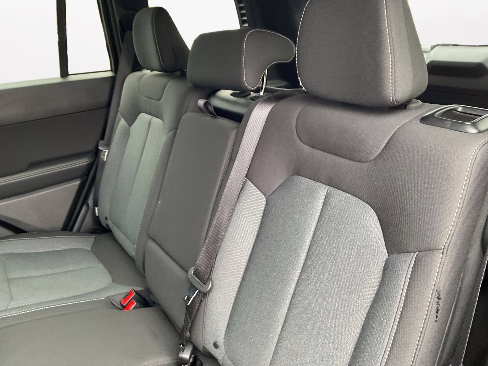 2026 Diamond Black Crystal Pearlcoat Jeep Cherokee Laredo 4X4 SUV