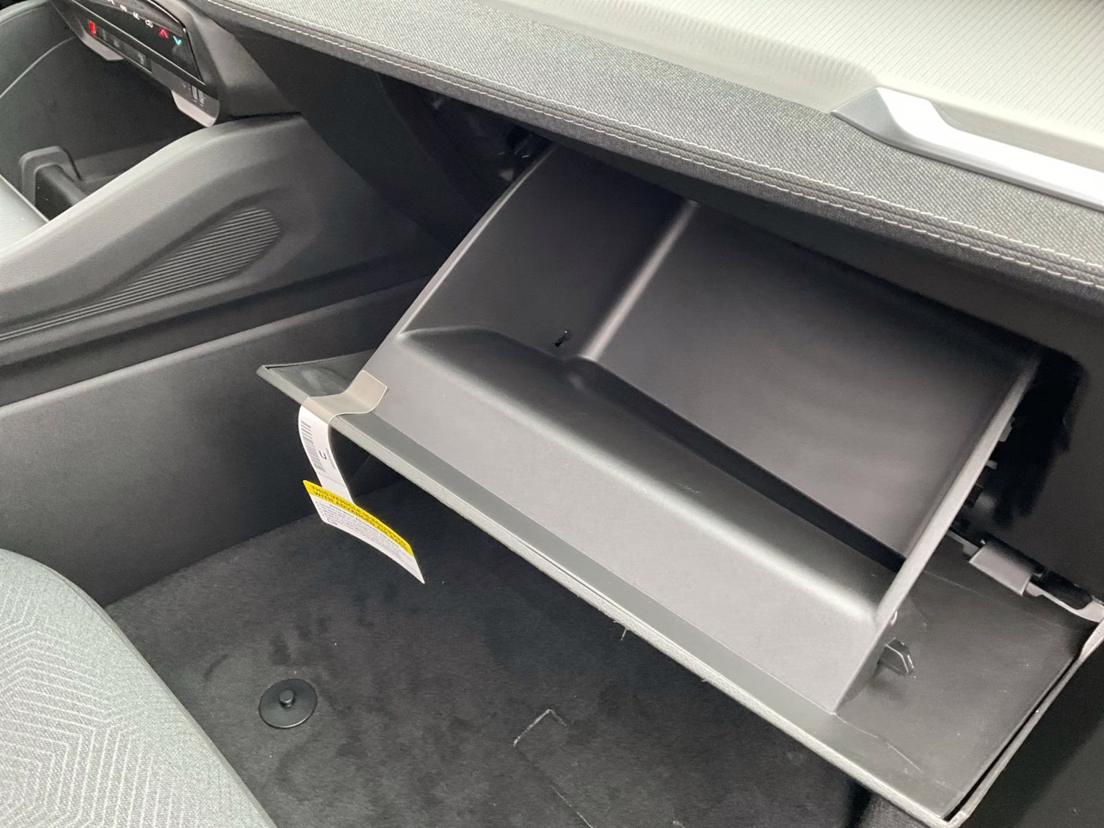 2026 Diamond Black Crystal Pearlcoat Jeep Cherokee Laredo 4X4 SUV