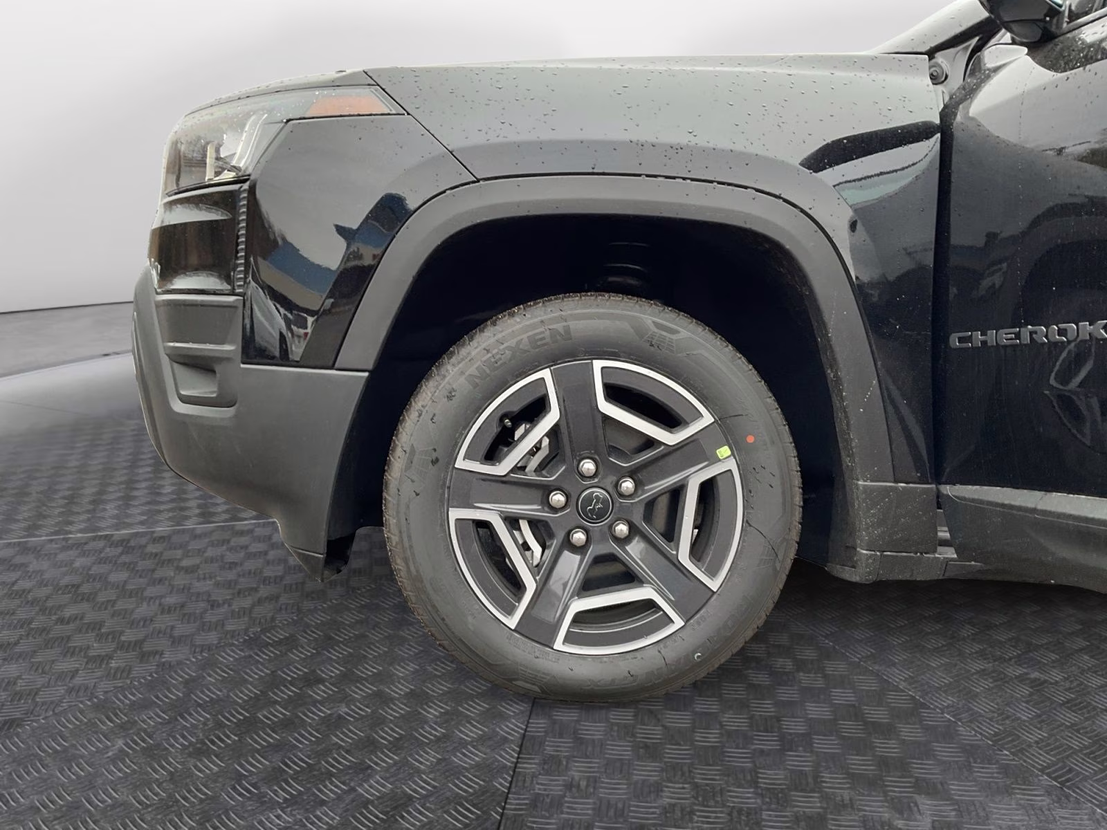 2026 Diamond Black Crystal Pearlcoat Jeep Cherokee Laredo 4X4 SUV