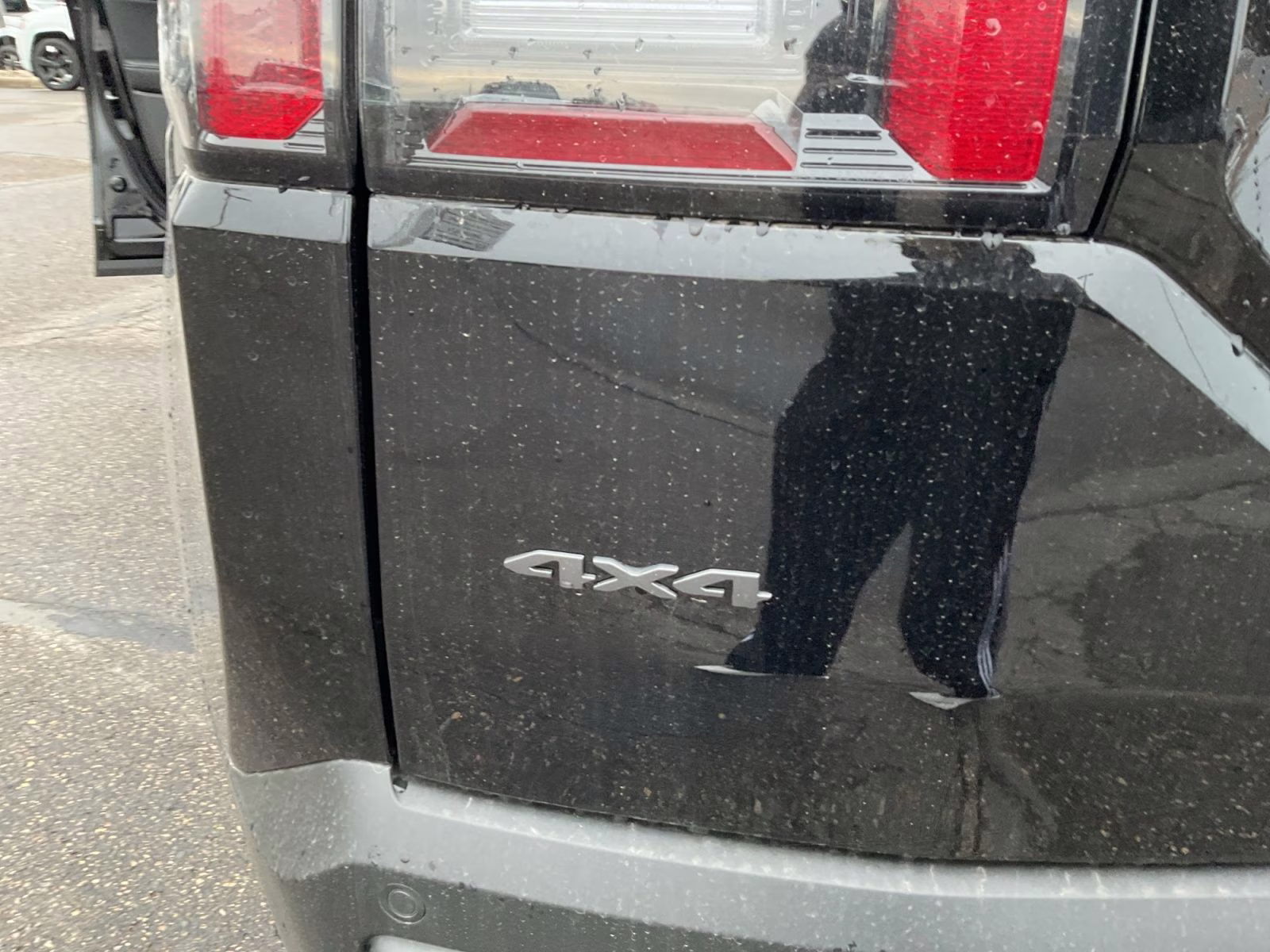 2026 Diamond Black Crystal Pearlcoat Jeep Cherokee Laredo 4X4 SUV