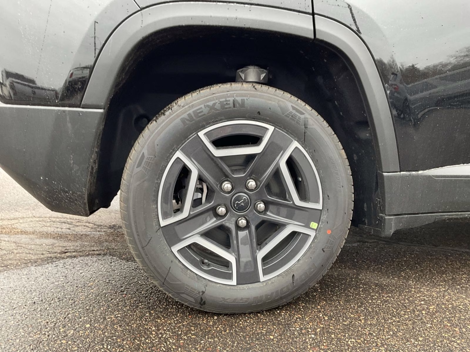 2026 Diamond Black Crystal Pearlcoat Jeep Cherokee Laredo 4X4 SUV